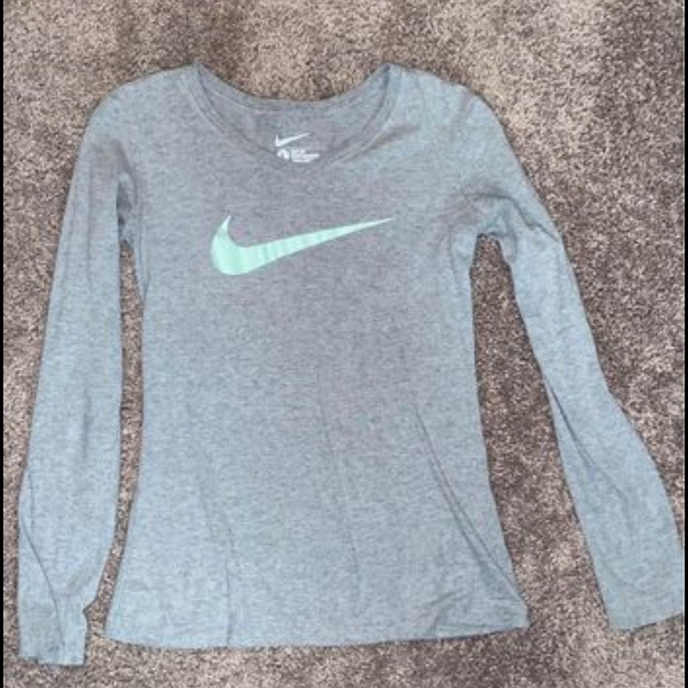 Nike Long Sleeve Slim Fit Tee Size Small